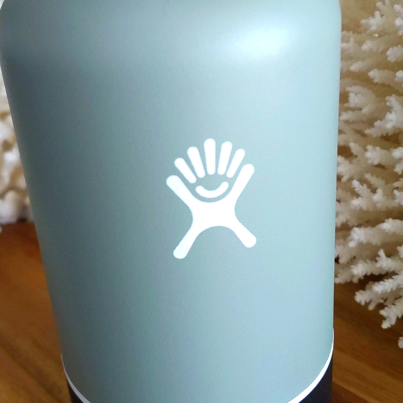 Hydro flask NWT 🔥🔥🔥32 oz wide mouth. Reg cap. Brand new. NEVER USED. - Picture 5 of 11